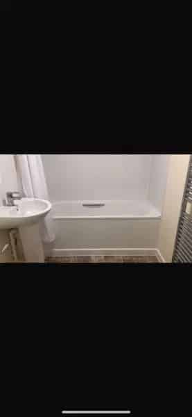 2 Bedroom Flat Near Schools and Shops