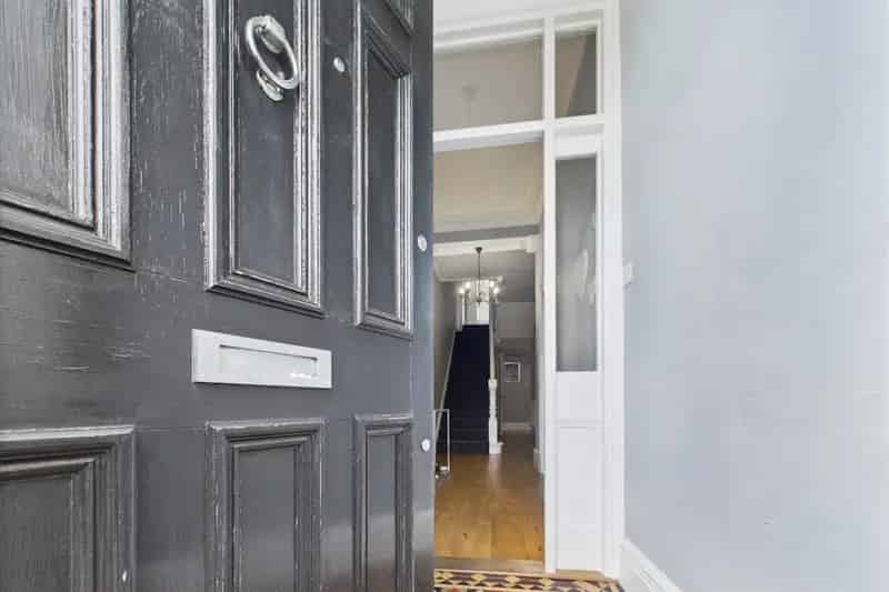 Four Bedroom Townhouse Freehold Family Home