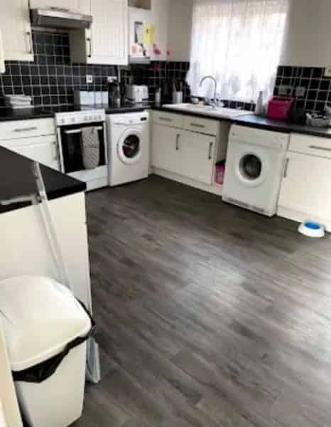 3 Bed Semi Detached House with Large Garden and Transport Links