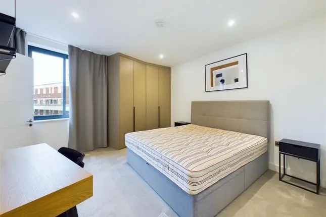 3-Bedroom Apartment Shoreditch Rosewood Building