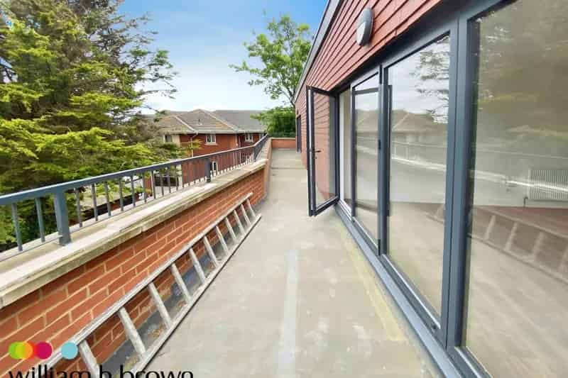 One Bedroom Apartment Near Amenities Available Mid-June