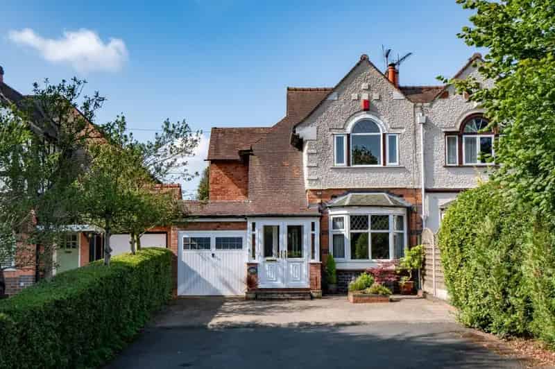 3 Bedroom Semi-Detached House for Sale in Lickey Hills