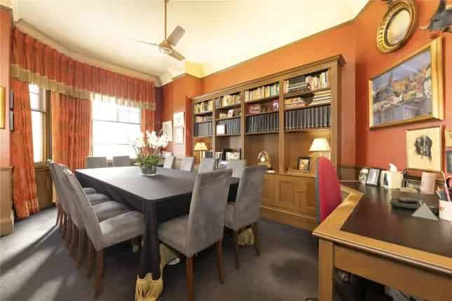 Spacious 4-Bedroom Flat Earls Court Road Earl's Court SW5