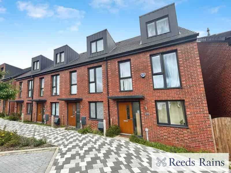 3 Bedroom Mid Terrace House for Sale Salford M5