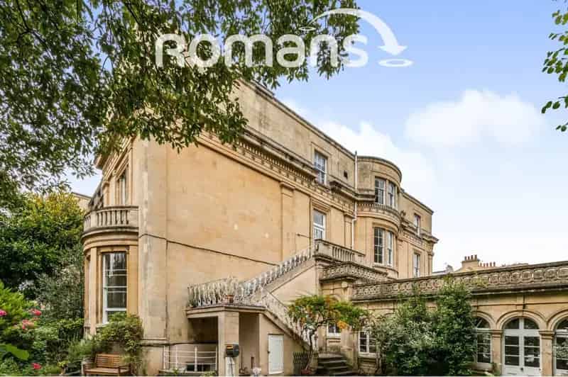 2 Bedroom Flat Luxury Georgian Apartment with Parking
