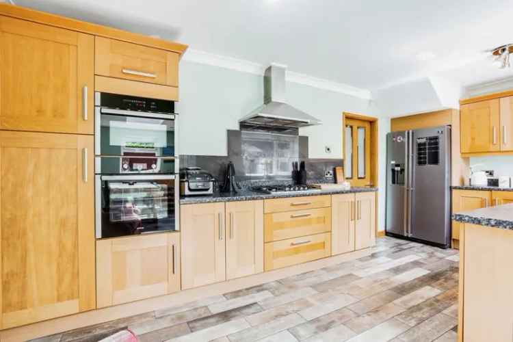 3 Bed House in St Johns Wakefield - Modern Kitchen & Large Garden