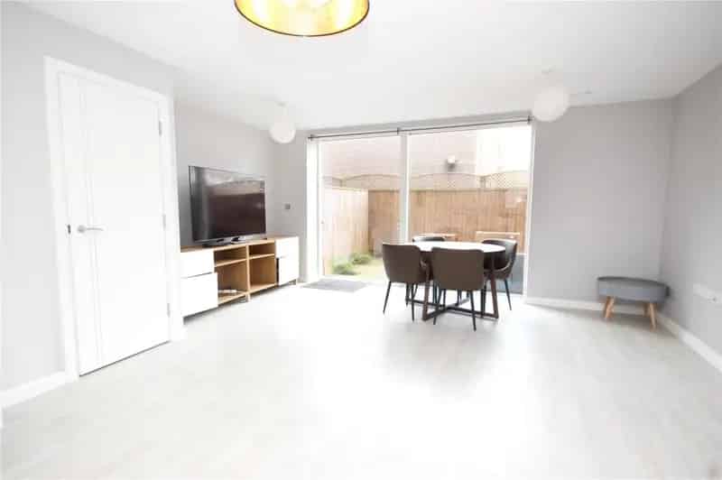 3 Bedroom Maisonette Near Cabot Circus City Centre