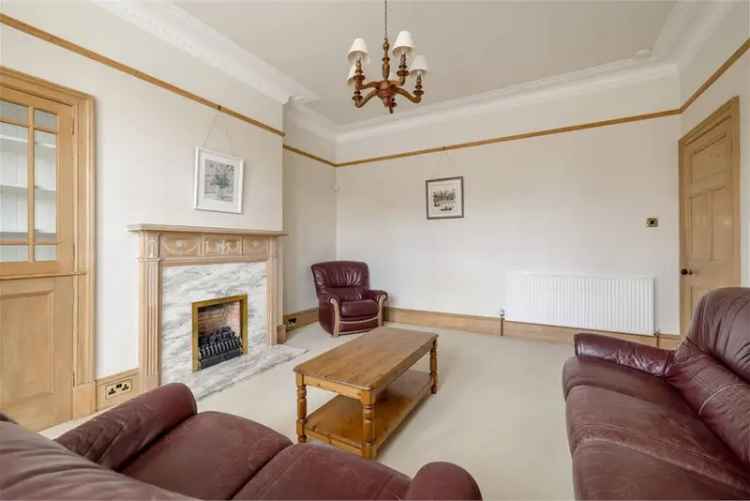 3 Bed Semi Detached House with 2 Reception Rooms and Garage