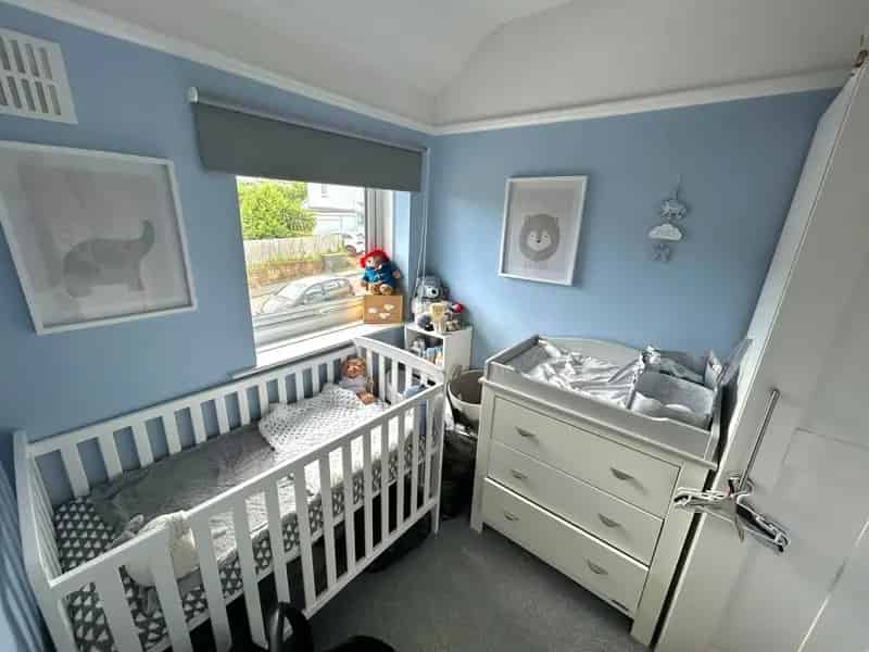 3 Bedroom Maisonette Driveway Parking Central Location Modern Spacious Great Views