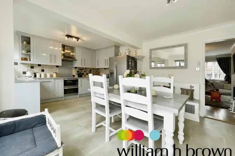 Four Bedroom Refurbished Mid Terrace House Near Town Centre