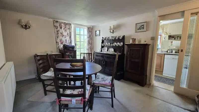6 bed house for sale