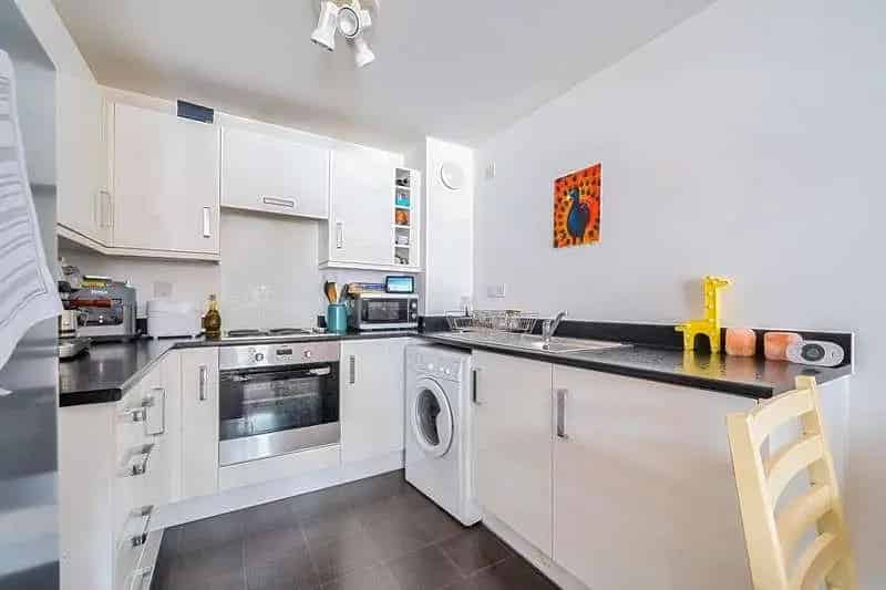 1 Bed Flat for Sale - Chain Free Parking Modern Apartment