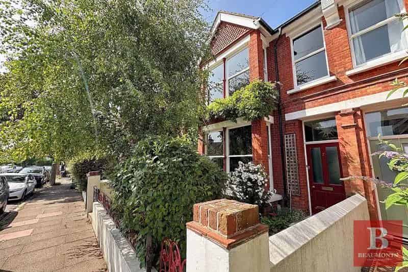 4 Bedroom Semi-Detached House for Sale Near Fiveways