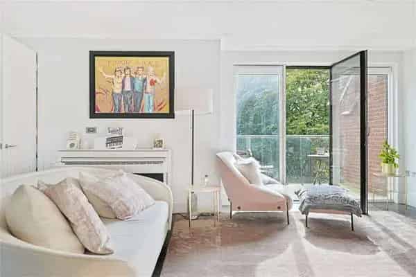Luxury 3-Bed Apartment in London NW3 with Gym Pool and Concierge