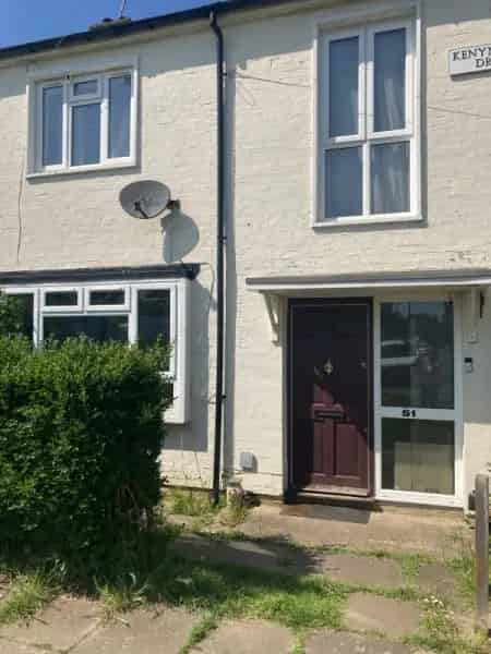 Family Home near M25 M3 Parks and Schools