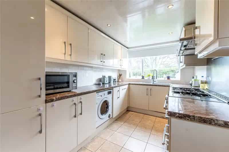 Three Bedroom Semi-Detached House in Ls17
