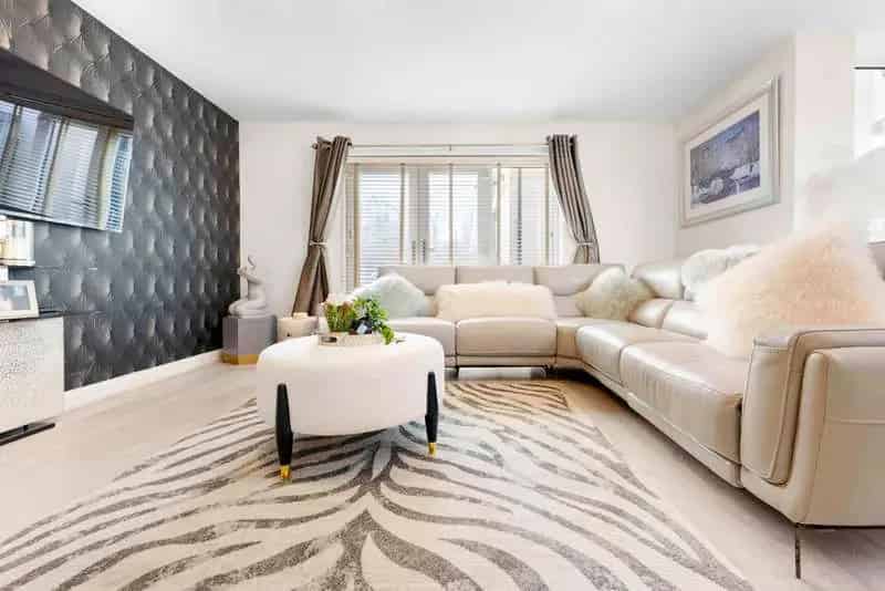 4 Bed 4 Ensuite Detached House For Sale
