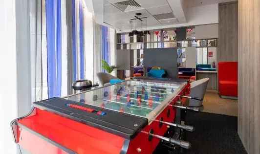 1 Room Flat London 33m² Shared Kitchen and Lounge