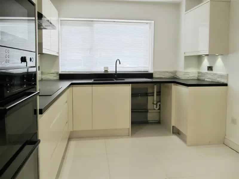 3 Bedroom End Terrace House to Rent