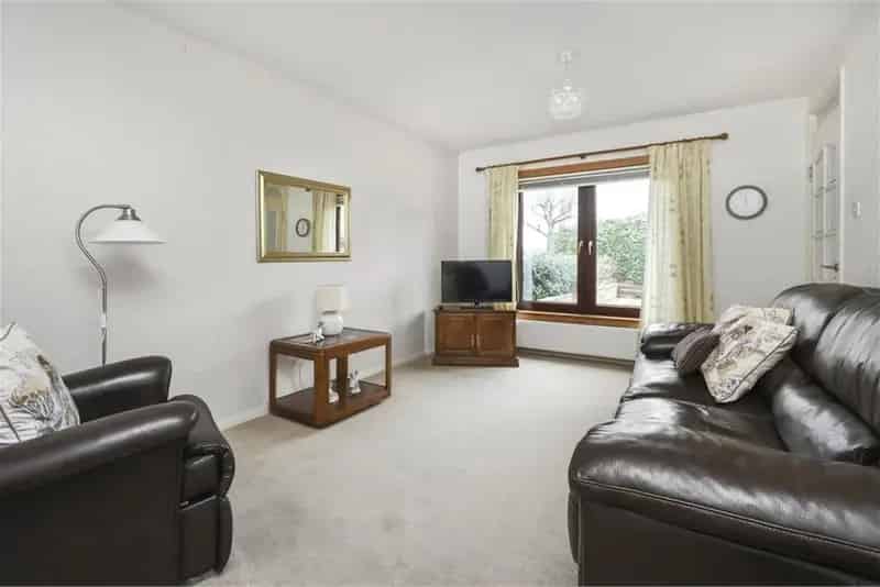 2 Bed Bungalow Terraced with 1 Reception Room