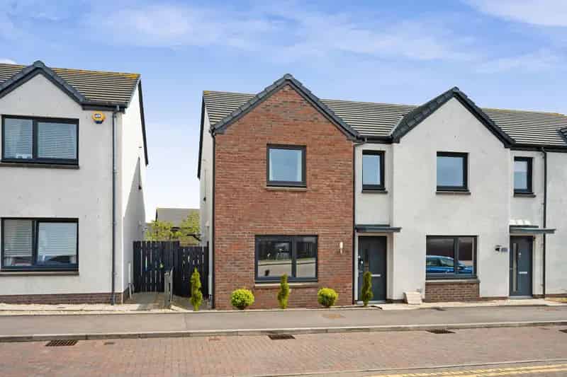 3 Bedroom End Terrace House for Sale in Cove Aberdeen