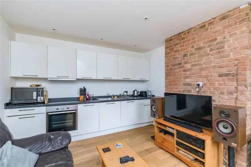 1 Bedroom Flat near Preston Park Station