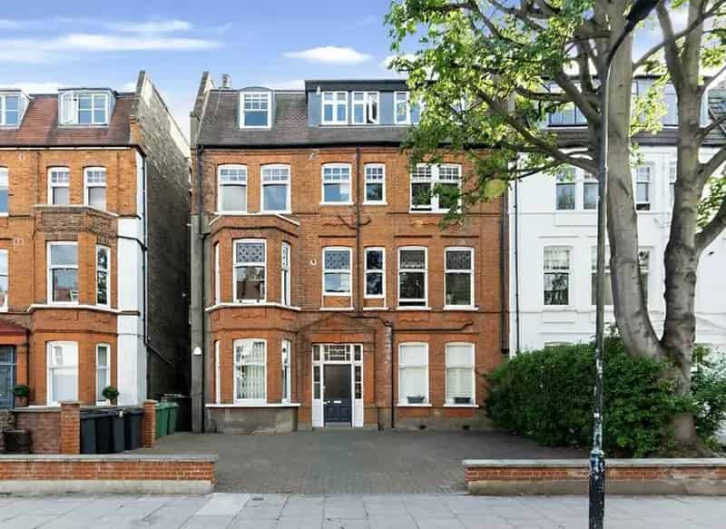 One Double Bedroom Flat West Hampstead Parking Available