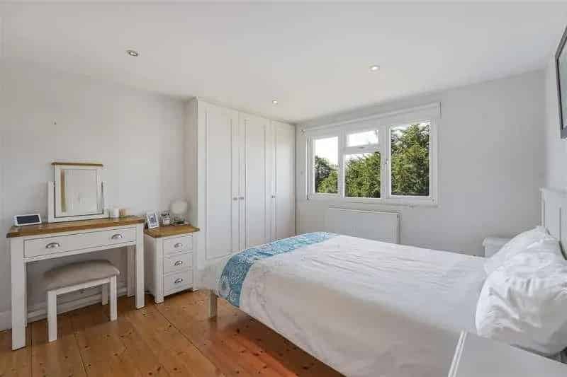 5 Bed House for Sale Near Raynes Park and Motspur Park Stations