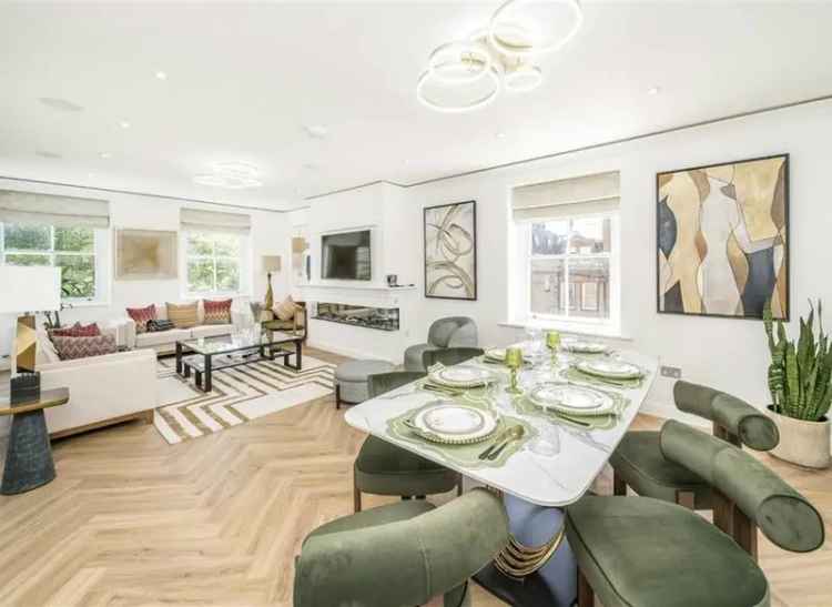 Flat For Sale in London, England