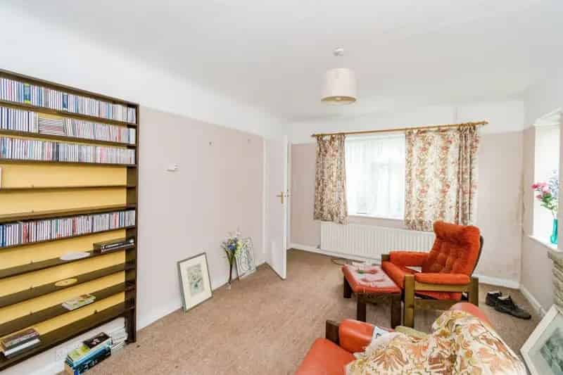 3 Bed House with Large Extension and Off Road Parking