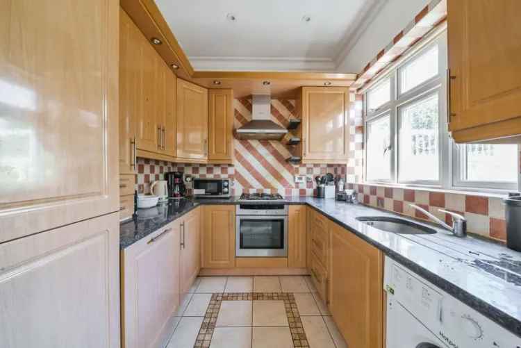 Flat For Sale in London, England