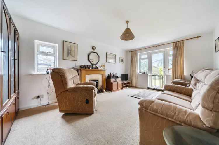 2 Bedroom Detached Bungalow for Sale in Tatsfield