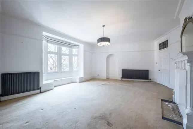 Flat for Sale in Iverna Court London W8