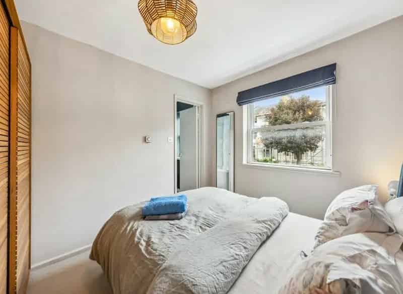 One Bedroom Flat near Victoria Park  - Leasehold