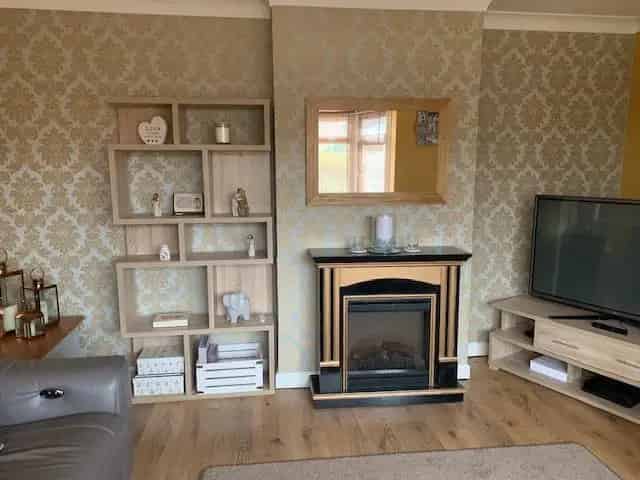 Spacious 3 Bed House in Dogsthorpe with Driveway and Carport