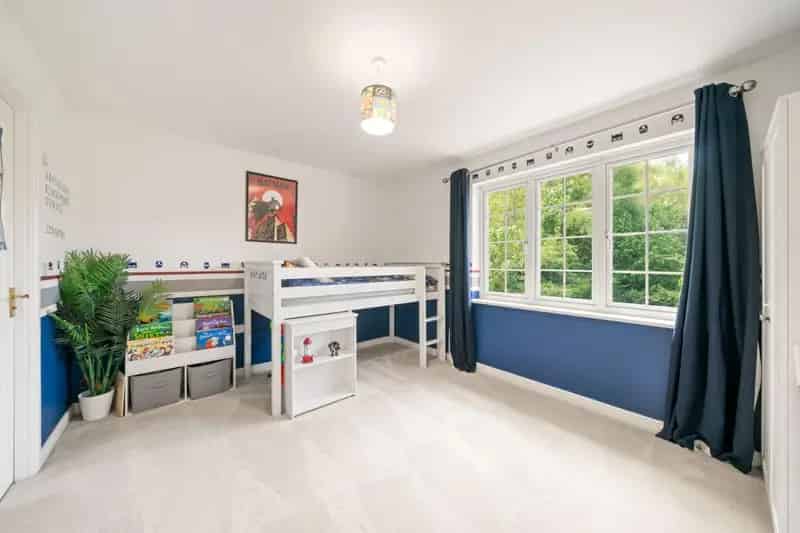 4 bed house for sale