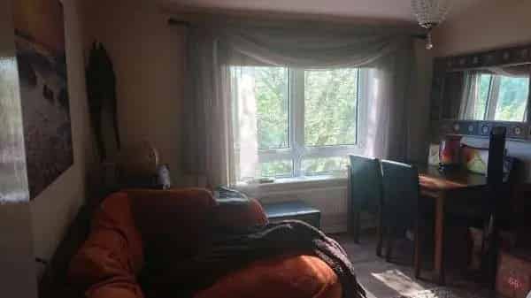 1 Bed House Near Transport Links and Amenities