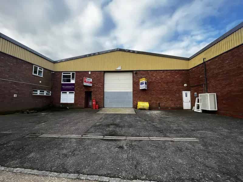 Station Road Industrial Estate Unit: Modern Offices with Roller Shutters