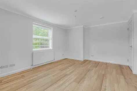 2 Bedroom 105m² Flat in London