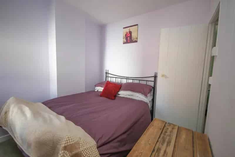 2 3 Bed Terraced House For Sale The Chase