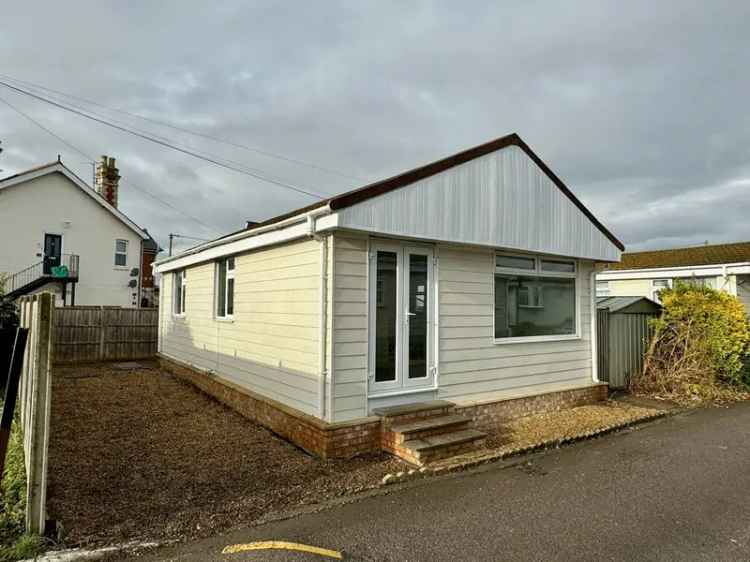 Park home For Sale in Three Mile Cross, England