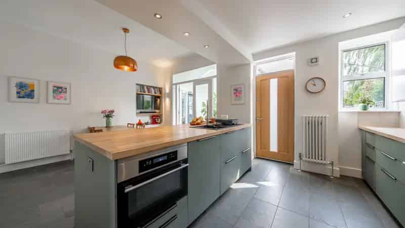 Stunning Refurbished 3-Bed Mid Terrace Home in Netherlee