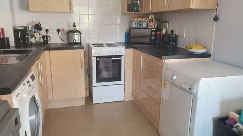 2 Bed Flat Swap for 3 Bed House or Ground Floor Flat with Garden