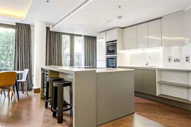 Flat for sale in Fetter Lane, London EC4A