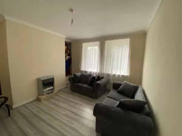1-Bedroom Flat Newcastle Near City Centre - Seeking Glasgow Council Property