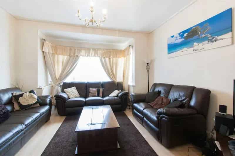 4 Bedroom End of Terrace House to Rent