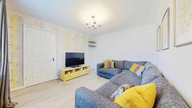 2 Bedroom Semi-Detached House to Rent in Thornhill