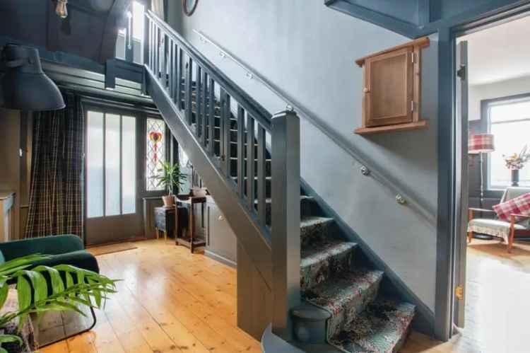 5 Bedroom Detached House for Sale in Queens Park
