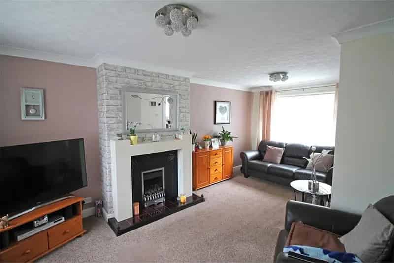 2 Bed Semi Detached House Paisley