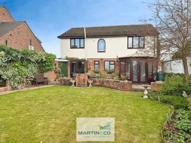 4 bedroom House
 For Sale